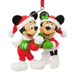 famous-character-mickey-minnie-NYmEcymP-0.webp